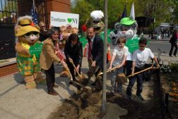 Treetures Arbor Day MillionTreesNYC Tree Planting