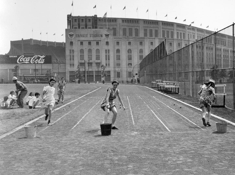 24977_2-10-1947_McCombsDamParkRacewithYankeeStadium%20in%20background-lg.jpg
