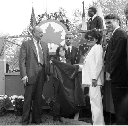 Sean Lennon and Yoko Ono attend the unveiling of the Strawberry Fields sign on October 9, 1985.  Photo by Daniel McPartlin