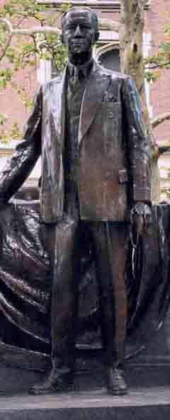 photo of Alfred E. Smith statue