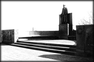 Photo of Carl Shurz monument in Morningside Park