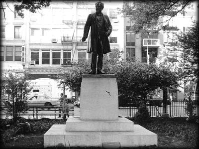 Photo of the Roscoe Conkling statue in Madison Square Park