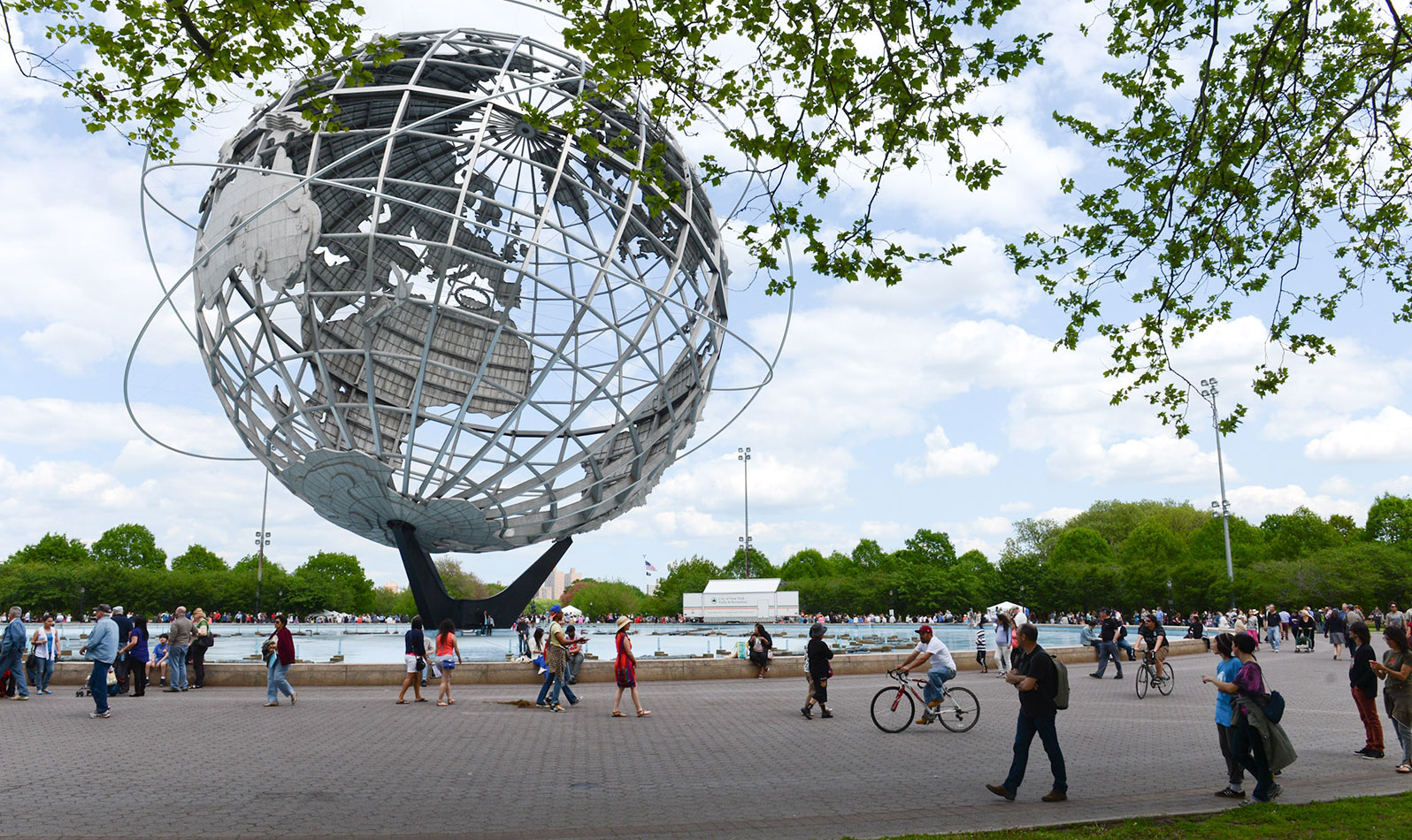 Make your visit one to remember! Take family photos at the Unisphere, a 350-ton globe made of steel and a star in the film Men in Black and the 1964-65 World's Fair.