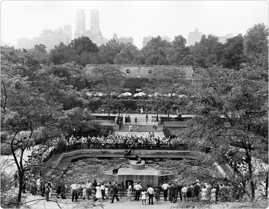 A bird?s eye view of the Central Park Zoo with the sea lion pool in the forefront. August 28, 1942; courtesy of the Parks Photo Archive, Neg. 21800.