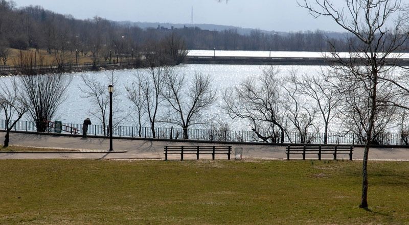  Silver Lake Park—once known as Fresh Pond—is located on Staten Island’s north shore, bounded by Forest Avenue, Victory Boulevard and Clove Road. The original Silver Lake, which was a spring-fed body of water formed at the end of the ice age, now makes up the south basin of the reservoir. During the 19th century, the area featured a casino and saloon;  several companies also harvested its ice. Staten Islanders used the lake for boating and ice skating, and later a golf course, tennis courts, ball fields, and playground were added. 