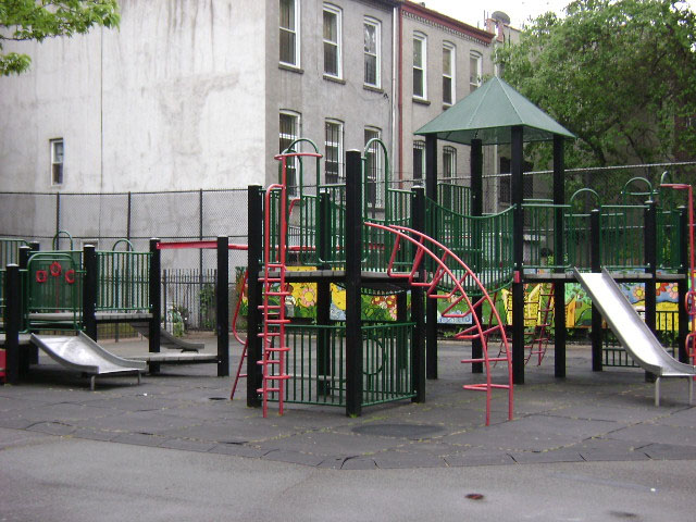 Decatur Playground Playgrounds : NYC Parks