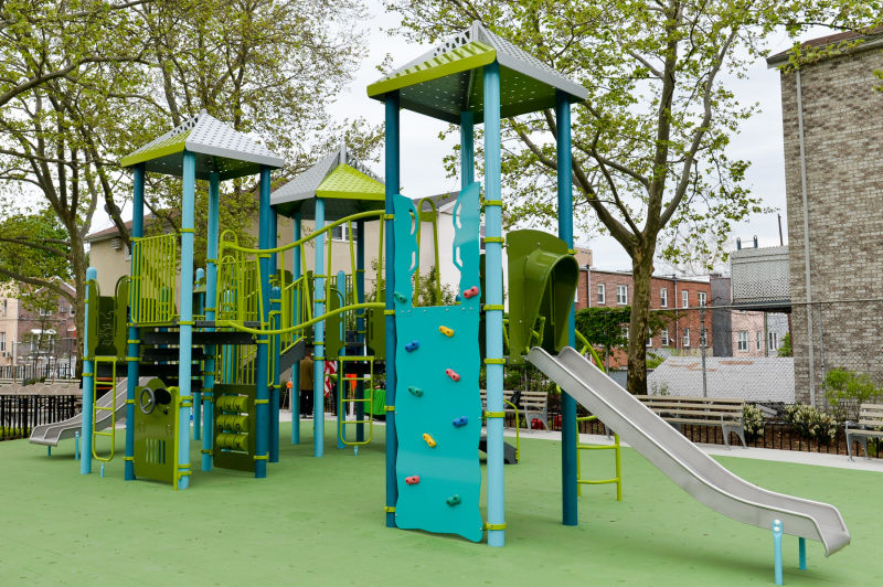 FDNY-EMT Yadira Arroyo Playground Images : NYC Parks