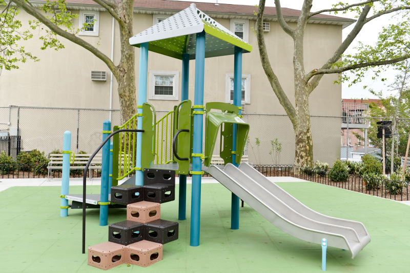 PLAYGROUND EMPTY BLACK 41（25.5-26.0） Round-About | Playground Equipment from Playworld