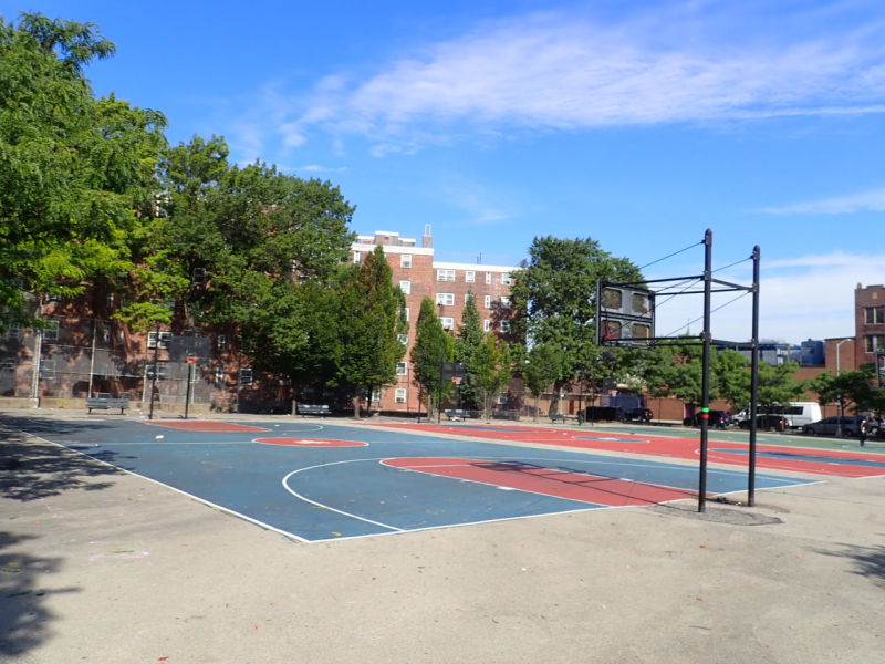 South Pacific Playground Basketball Courts : NYC Parks